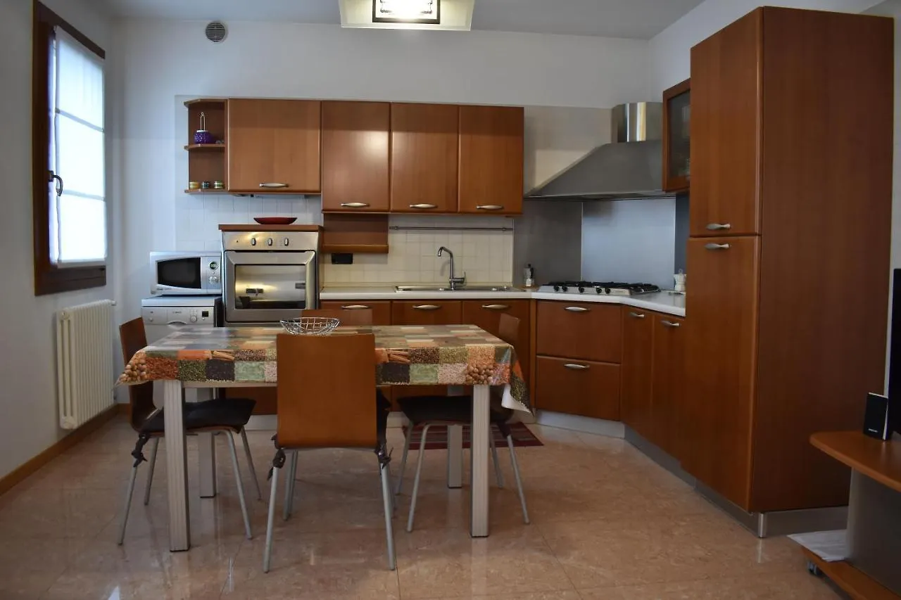 Elegant Apartment And Free Car Parking - Quite Area Favaro Veneto